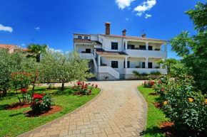 Apartments Mira  Веленики